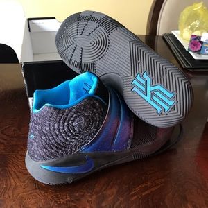 Kyrie 2 (gs) shoes size 6.5y